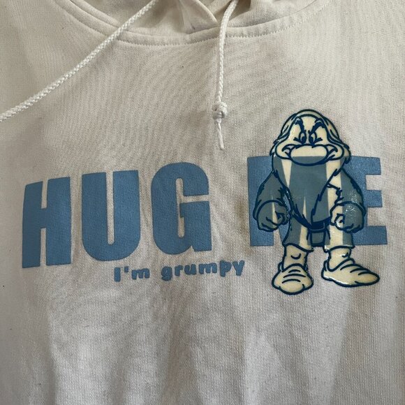 Vintage Disney Rare Grumpy White Hoodie Hug Me Graphic Pullover Size M - Picture 2 of 10